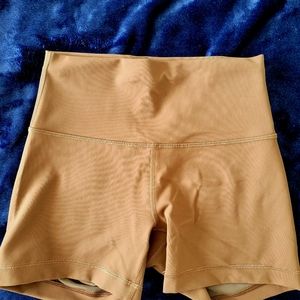 Lululemon 4" Wunder Train Shorts